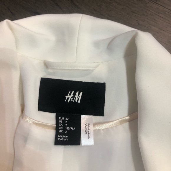 Size 2 White H&M Blazer - Picture 2 of 2